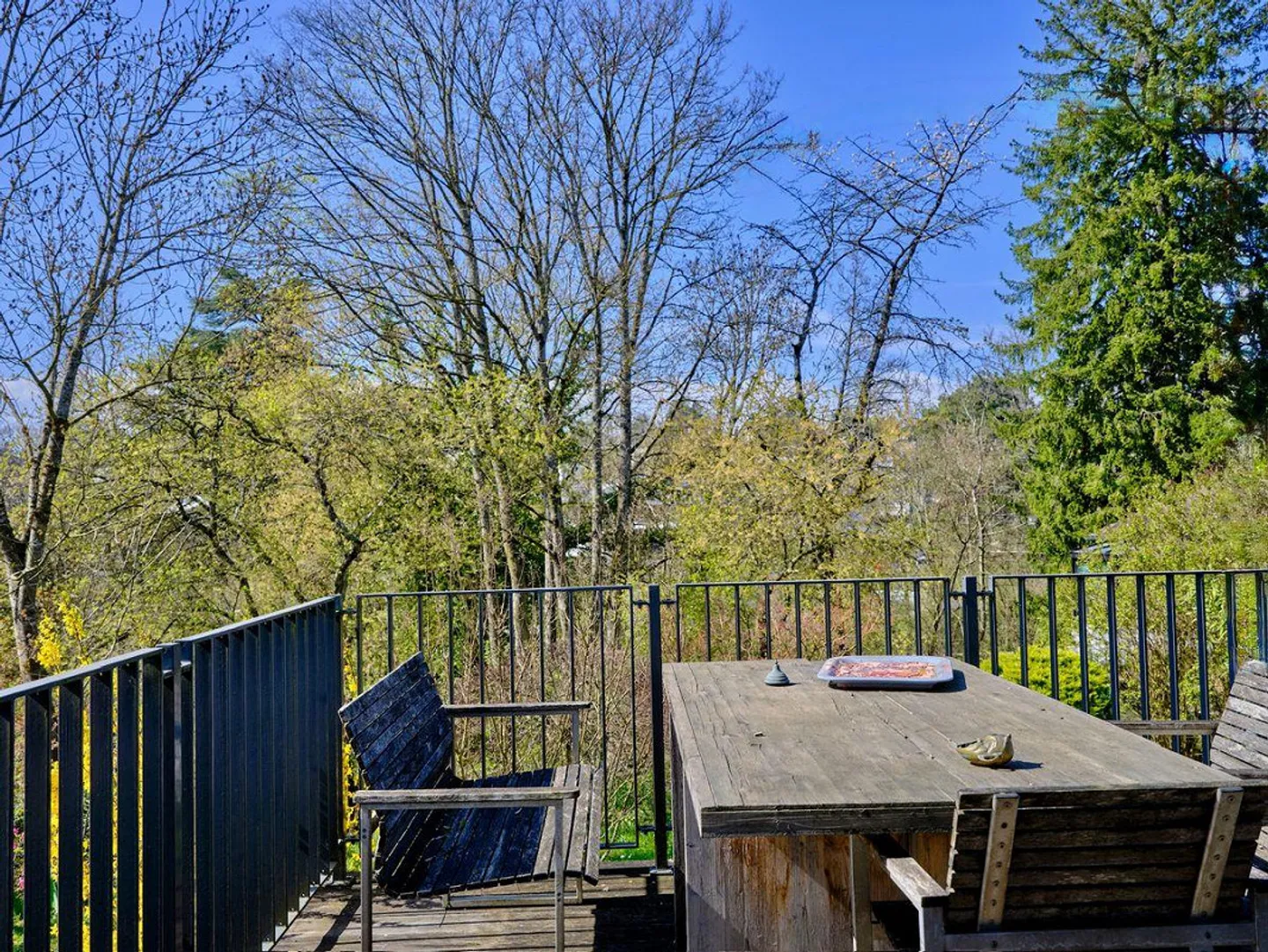 Contemporary Townhouse with Garden - Photo 3 of 13