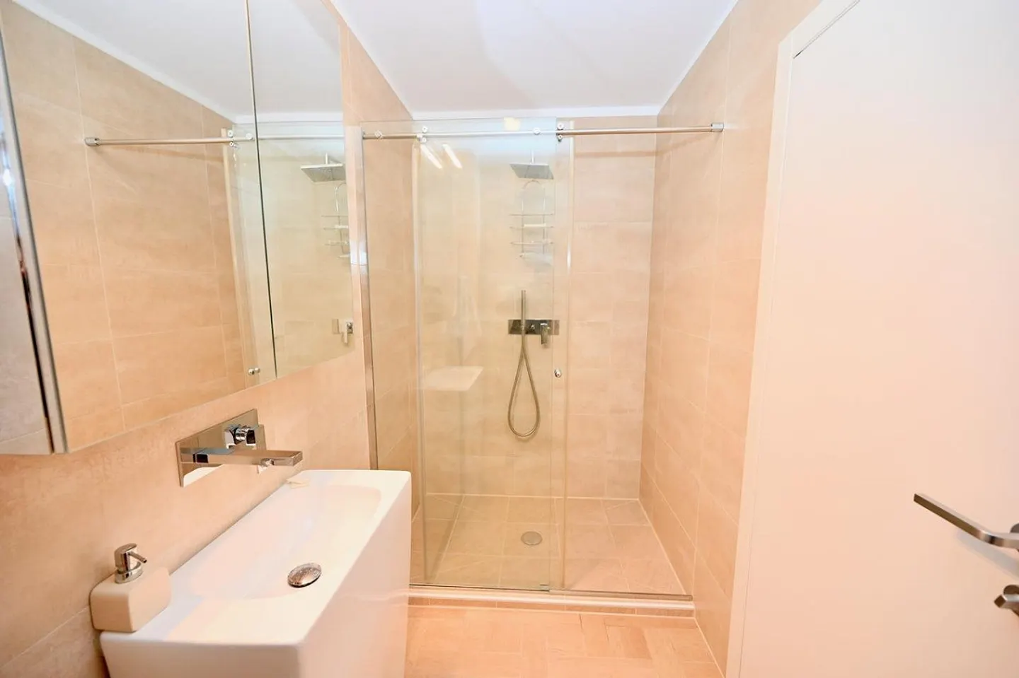 Elegant Apartment with Garden - 1.5 km to TASIS School - Photo 10 of 17