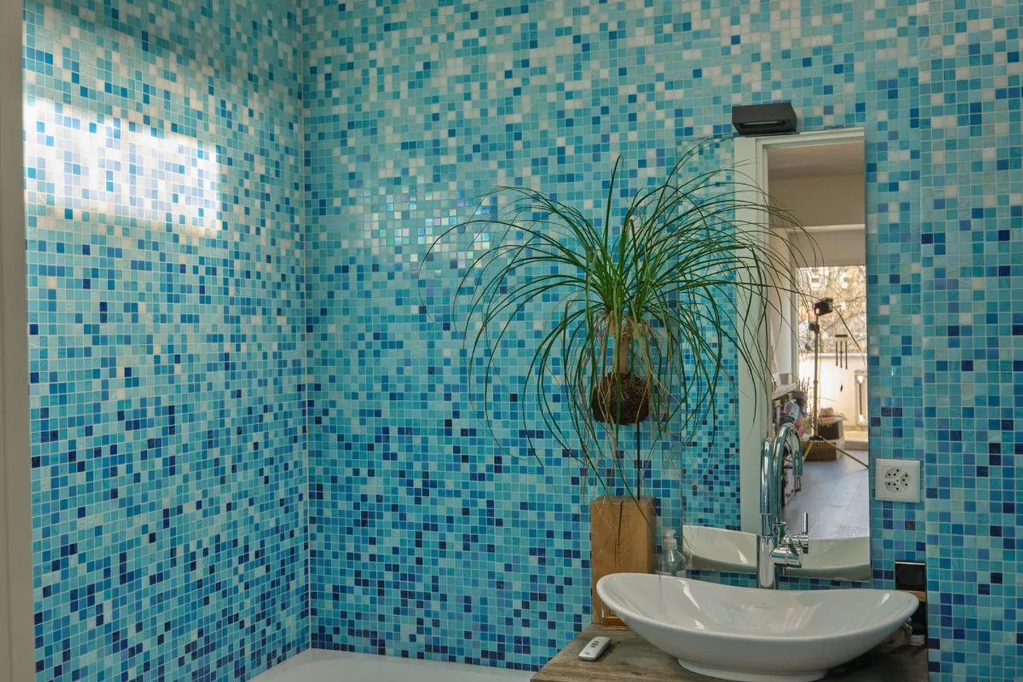 Contemporary Townhouse with Garden - Photo 10 of 13