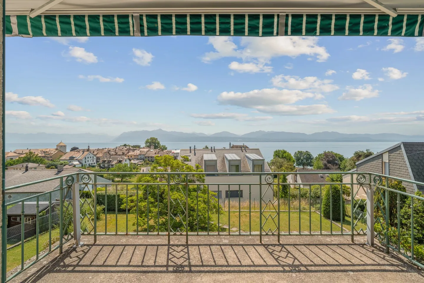 Affascinante Casa Familiare con Vista Lago - Foto 15 di 19