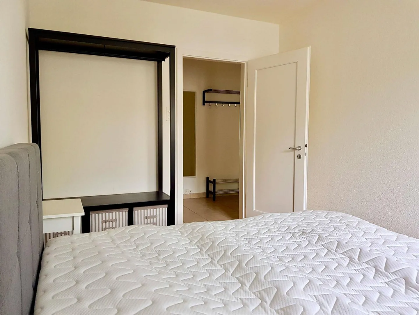 Möbliertes Zimmer in modernisierter Wohnung an top Lage - Foto 2 von 12