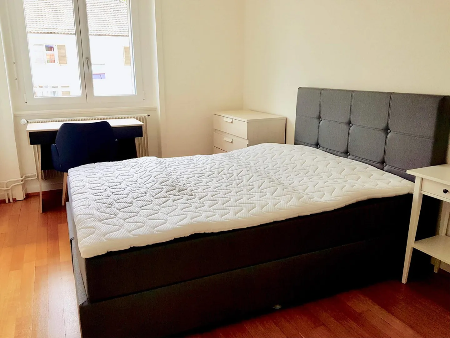 Möbliertes Zimmer in modernisierter Wohnung an top Lage - Foto 4 von 12