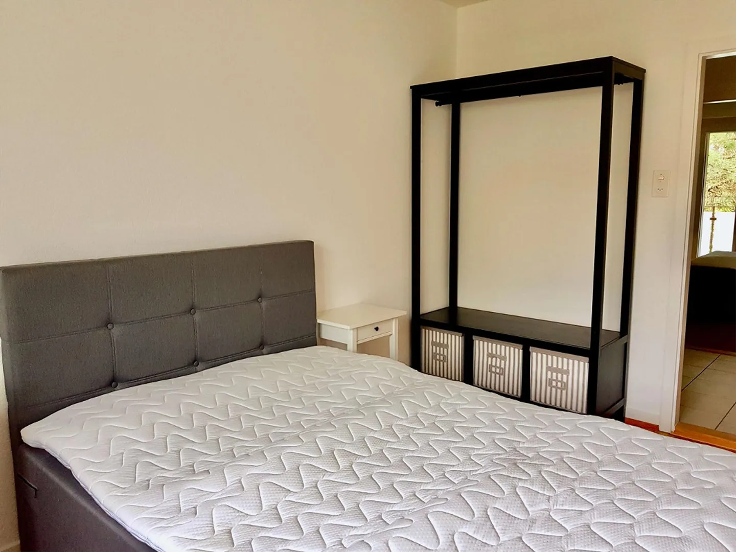 Möbliertes Zimmer in modernisierter Wohnung an top Lage - Foto 3 von 12