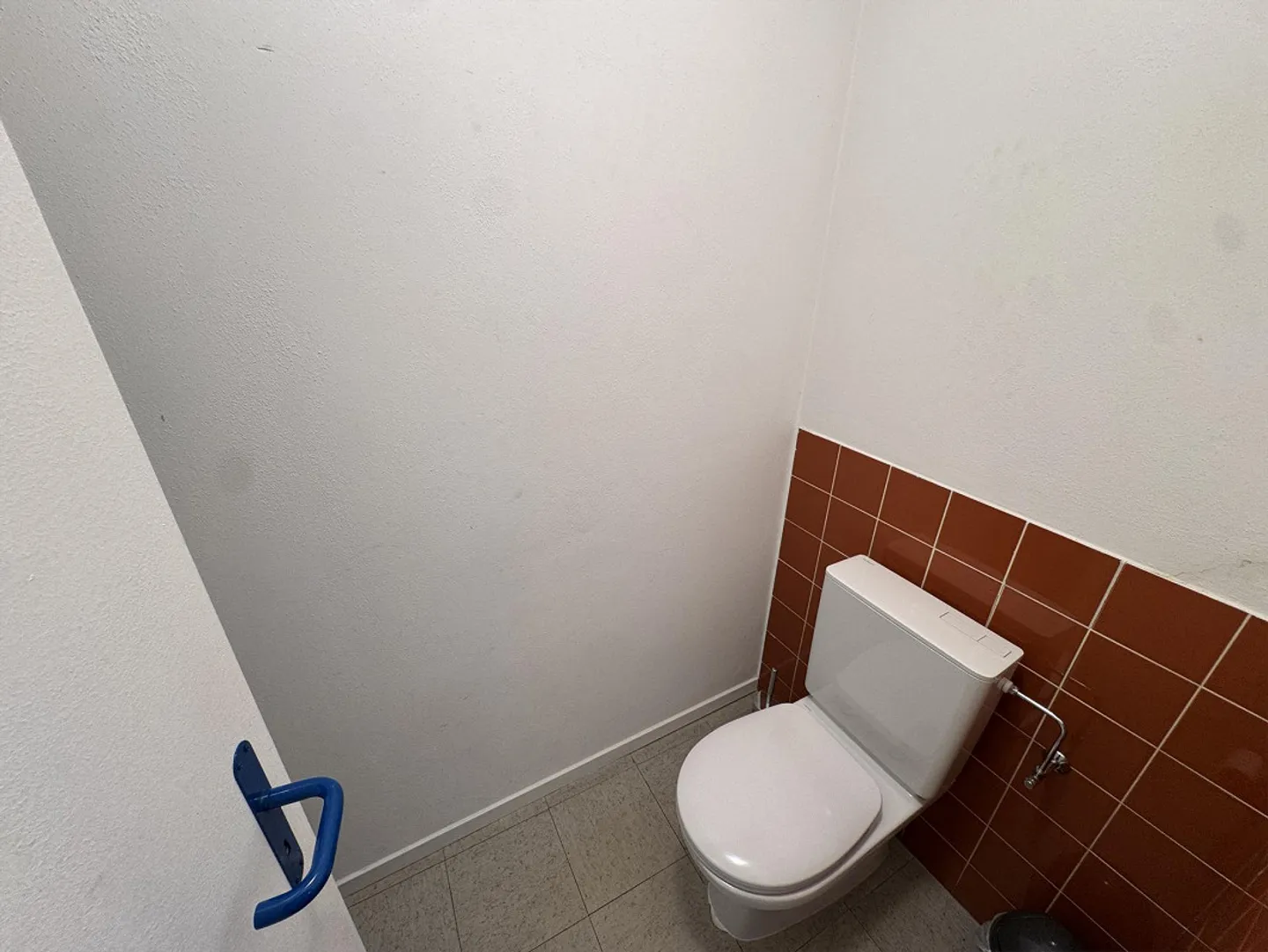 Helles Büro im Mendrisio Zentrum mit Balkonen, Keller, ZWEI Parkplätzen - Foto 11 von 12