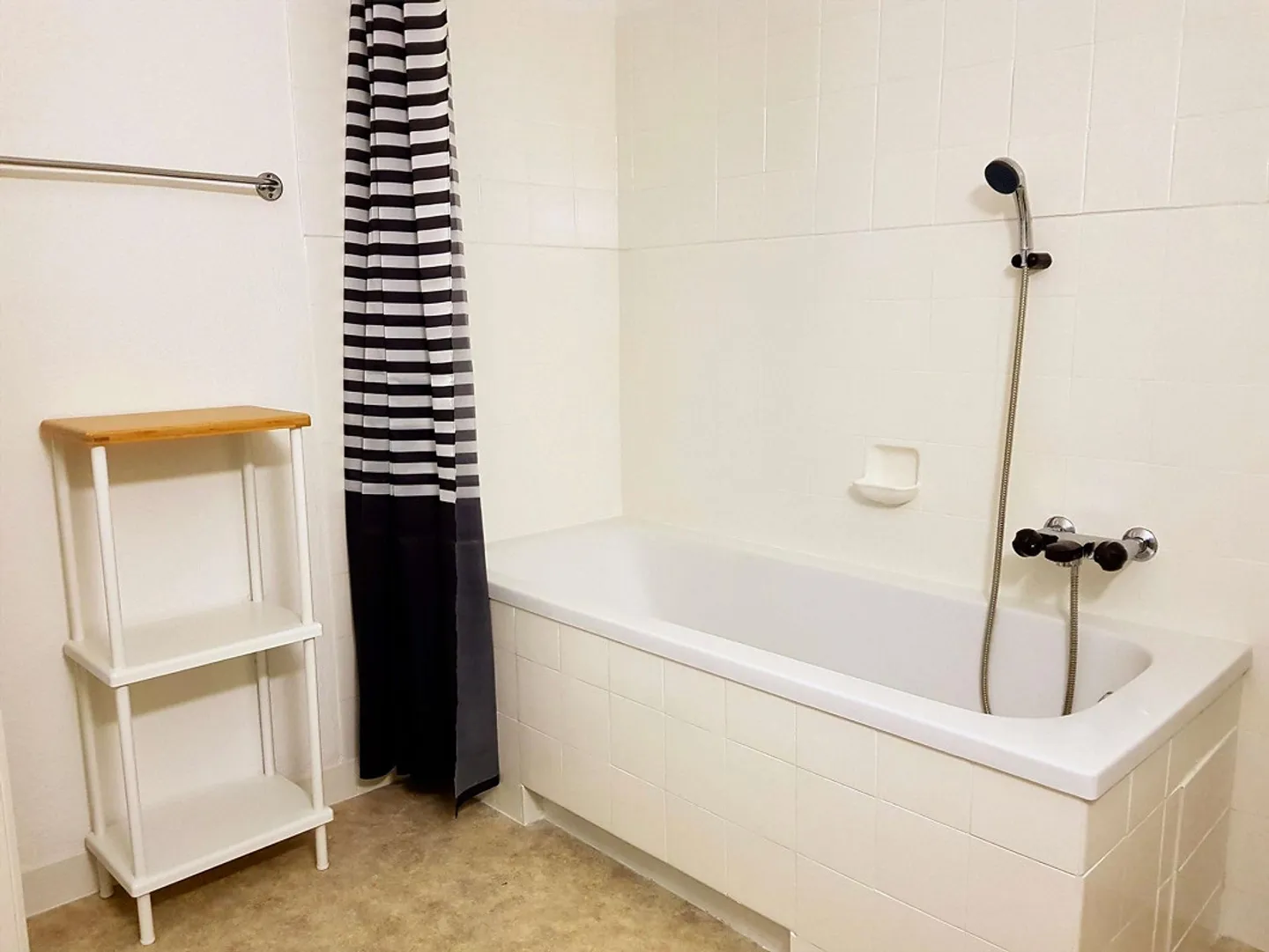 Möbliertes Zimmer in modernisierter Wohnung an top Lage - Foto 10 von 12