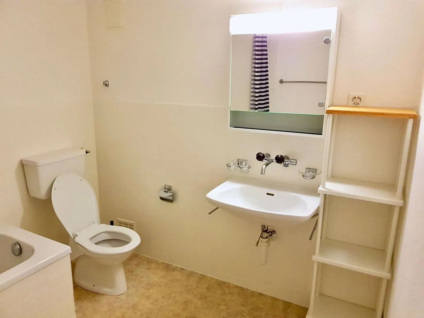 Möbliertes Zimmer in modernisierter Wohnung an top Lage - Foto 11 von 12