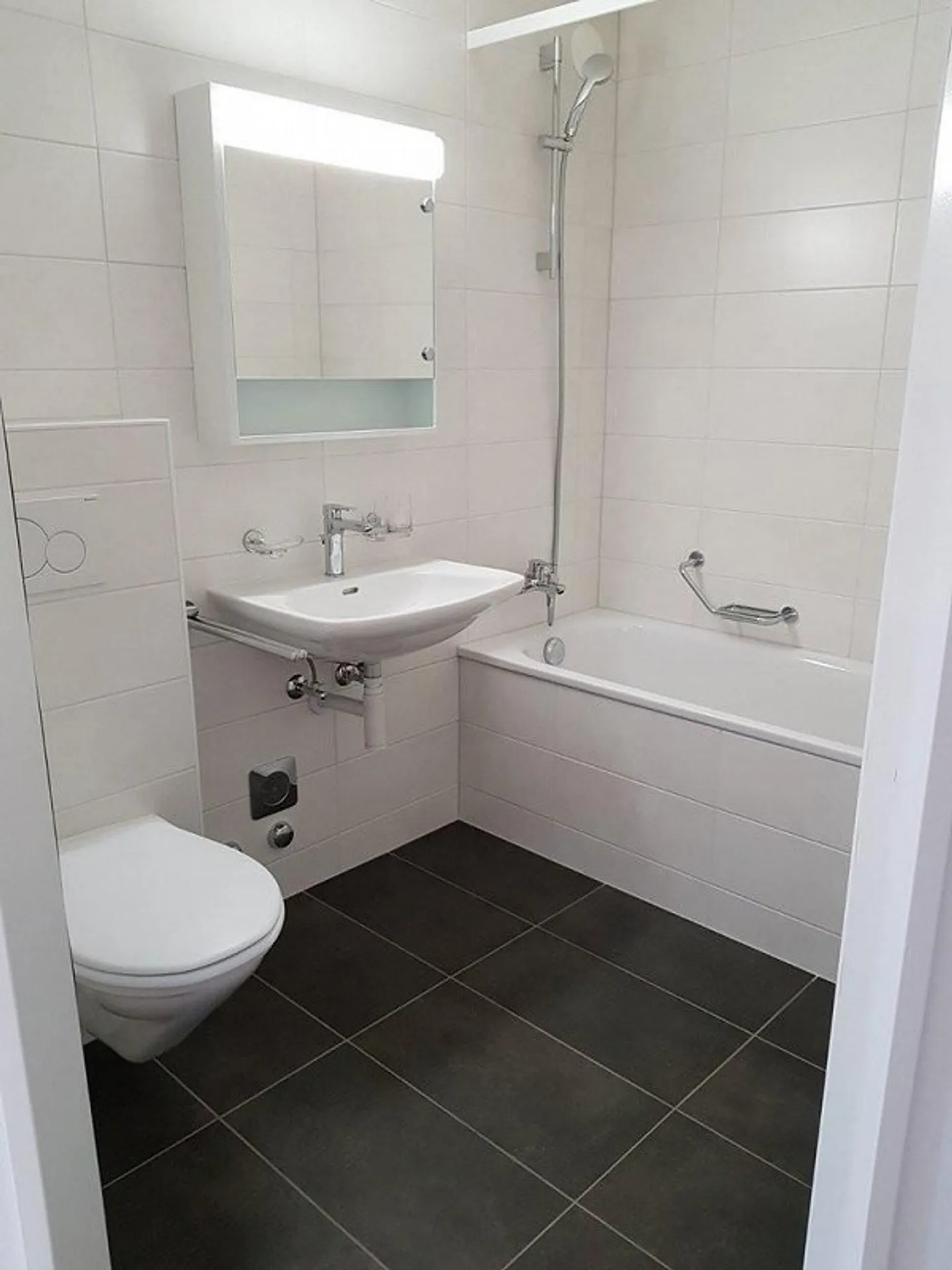 Your new home makes traveling easier - Photo 4 of 9