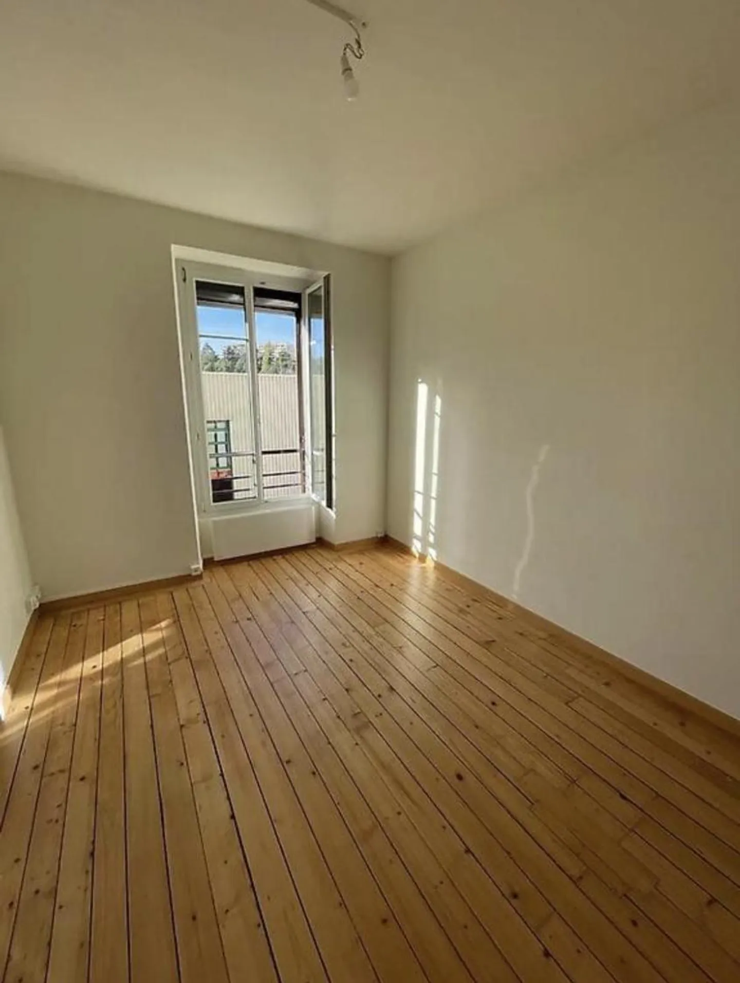 2-room apartment in Jonction - Photo 2 of 7