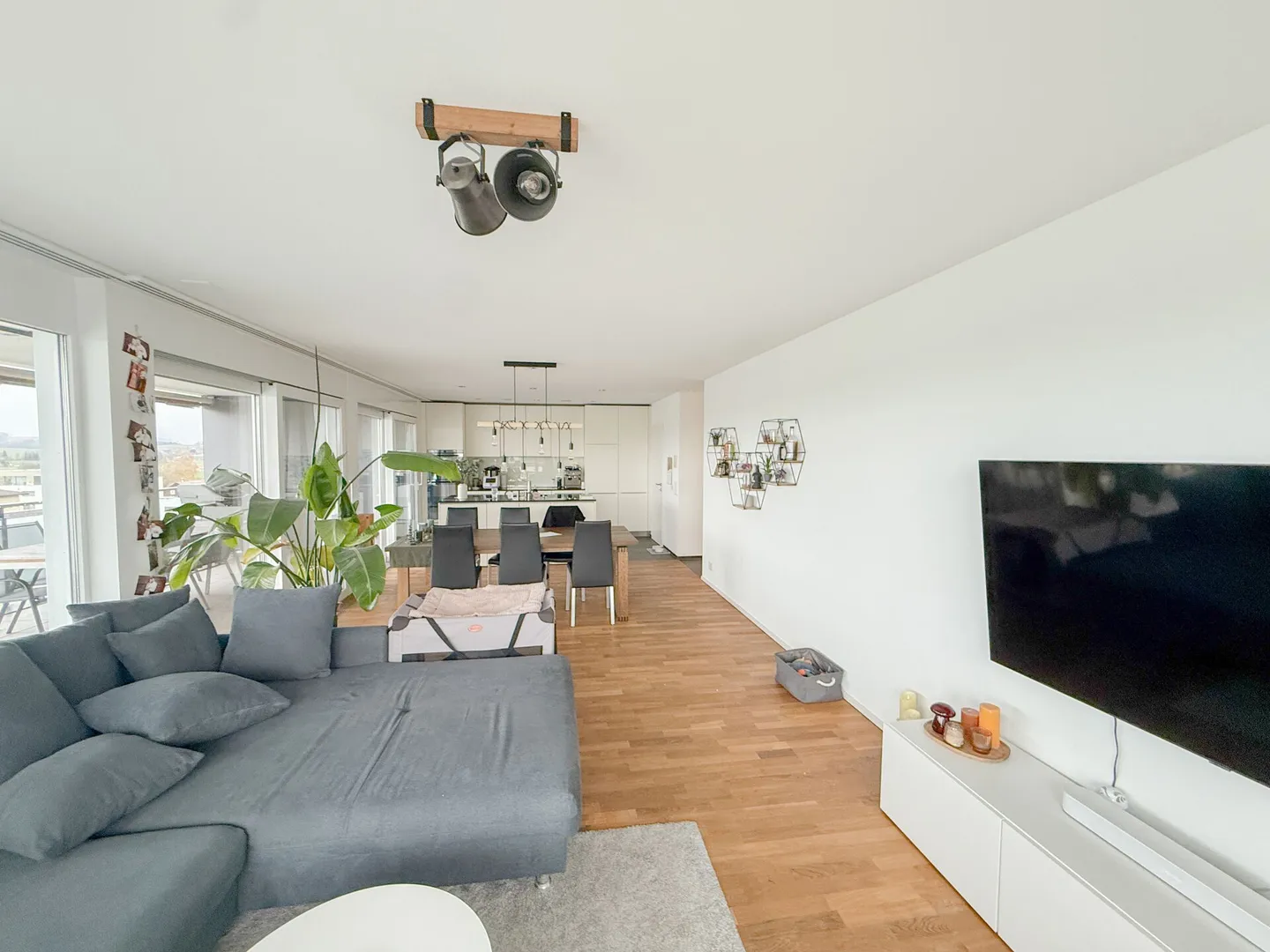 Spazioso e Confortevole - Il Tuo Nuovo Appartamento? - Foto 3 di 10