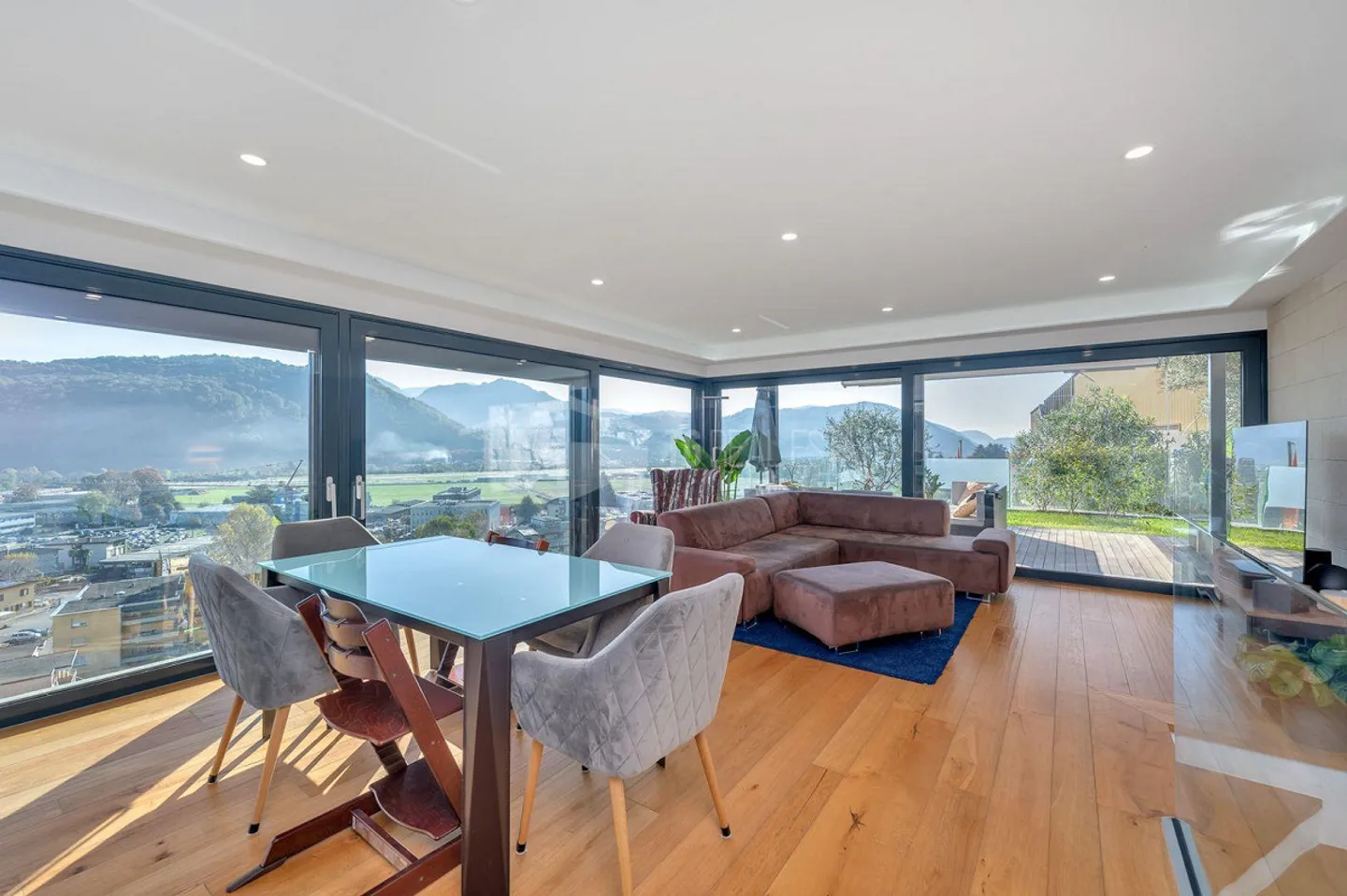 MODERNA VILLA CON VISTA PANORAMICA E CON APPARTAMENTO INDIPENDENTE ... - Foto 8 von 15