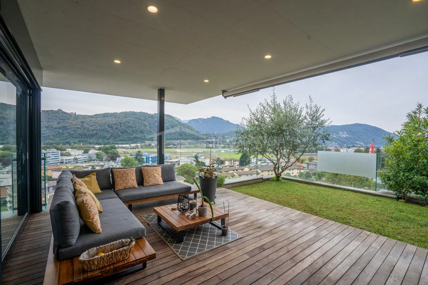 MODERNA VILLA CON VISTA PANORAMICA E CON APPARTAMENTO INDIPENDENTE ... - Foto 14 von 15