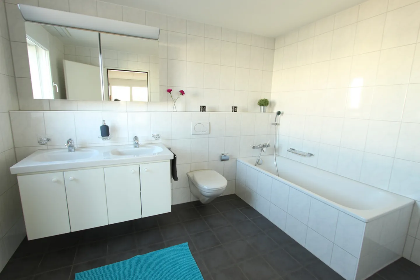 Appartamento spazioso e luminoso con grandi balconi - Foto 5 di 10