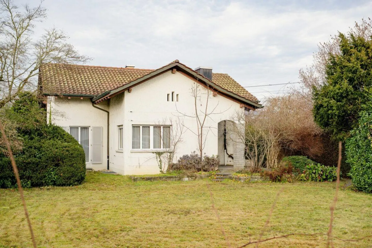 Historisches Einfamilienhaus mit Potenzial in Buchs AG - Foto 1 von 13