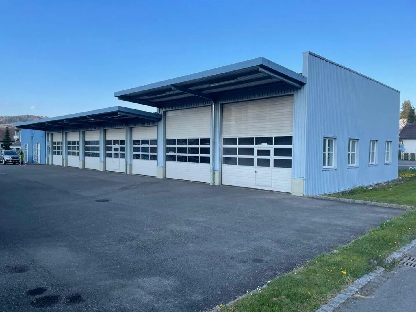 Workshop / Garage Rental - Photo 1 of 14