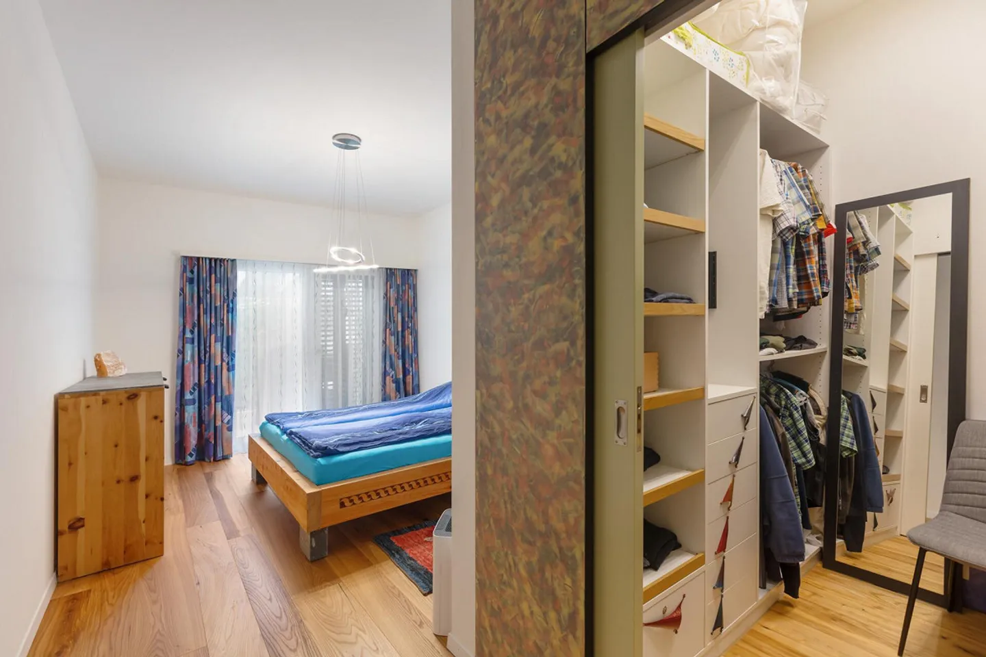 Plenty of Space to Live: 4.5-Room Apartment with Generous Layout - Photo 8 of 15