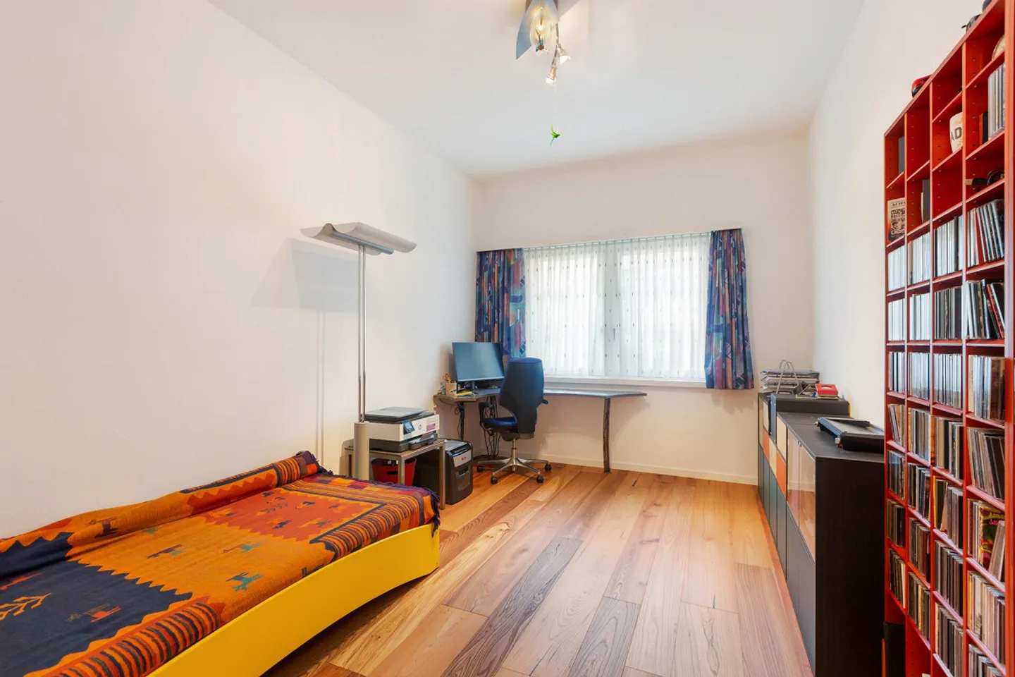 Plenty of Space to Live: 4.5-Room Apartment with Generous Layout - Photo 9 of 15