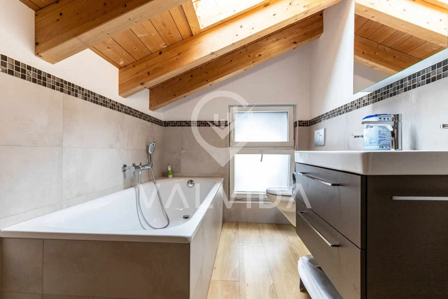 Appartement 4.5 pièces sur deux étages à Gampel - central, bien entretenu et spacieux - Photo 8 sur 10