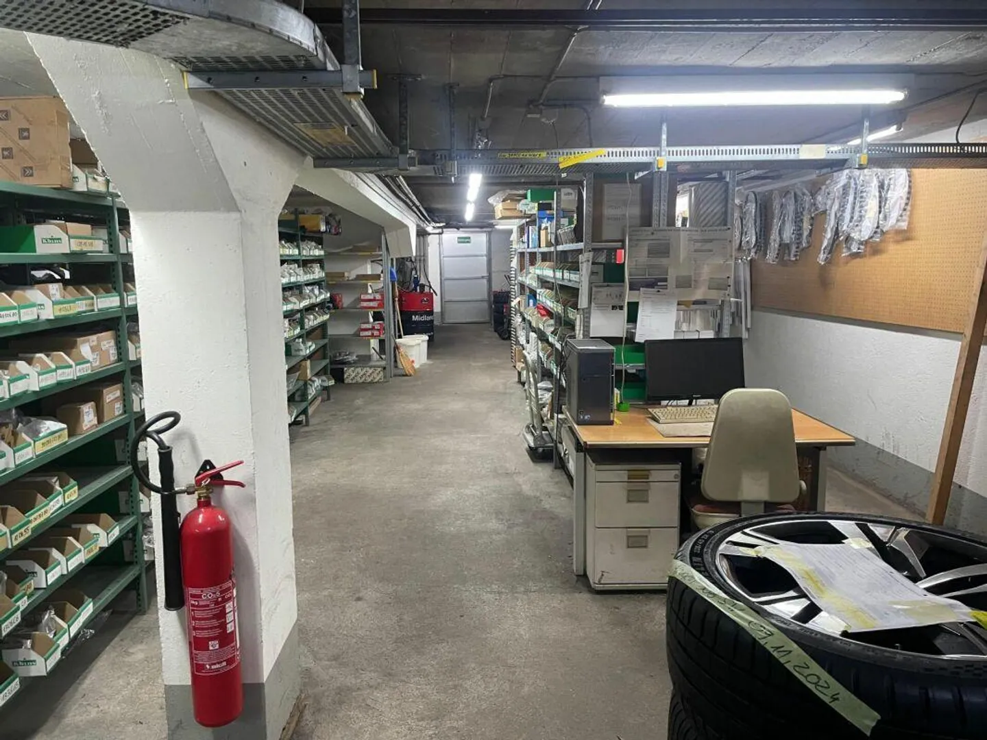 Workshop / Garage Rental - Photo 11 of 14