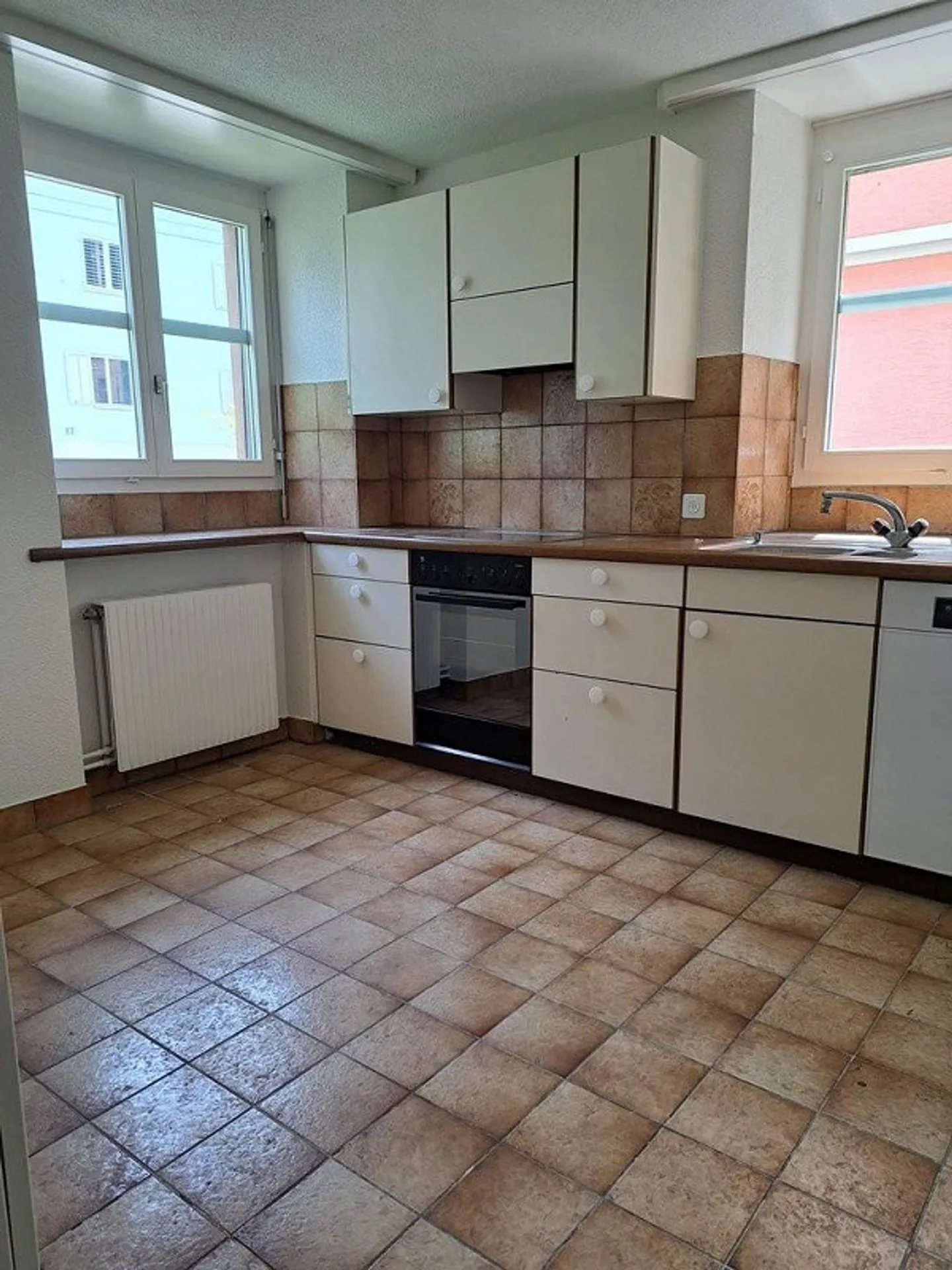 Charming 4-room apartment in District 2 - TEMPORARY UNTIL 30.06.2027 - Photo 2 of 7