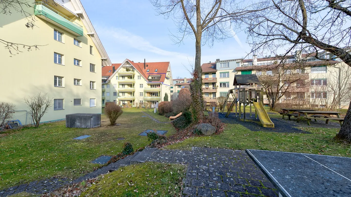 Well-maintained 4 ½-room apartment in a quiet neighborhood in Winterthur Seen - Photo 1 of 10