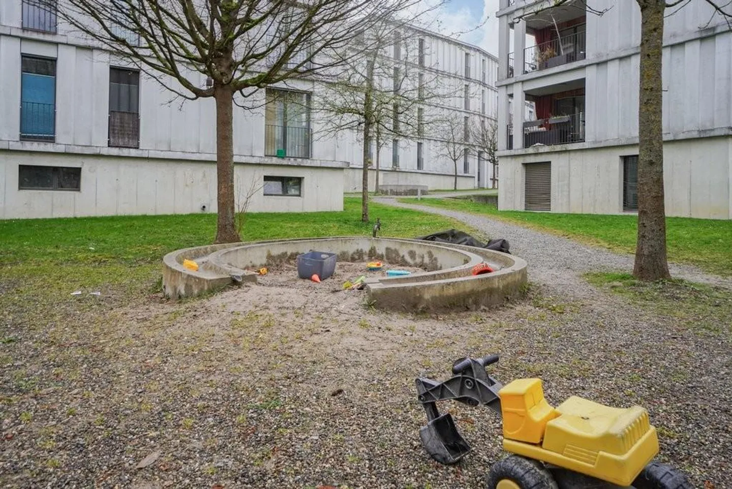 Modern apartment looking for new residents - Photo 2 of 10