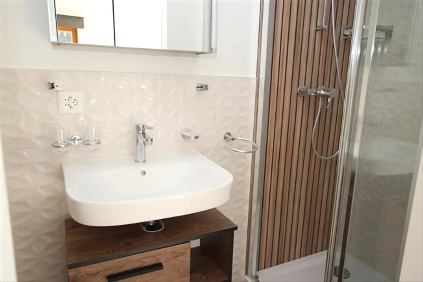 studio apartment - Photo 3 of 6