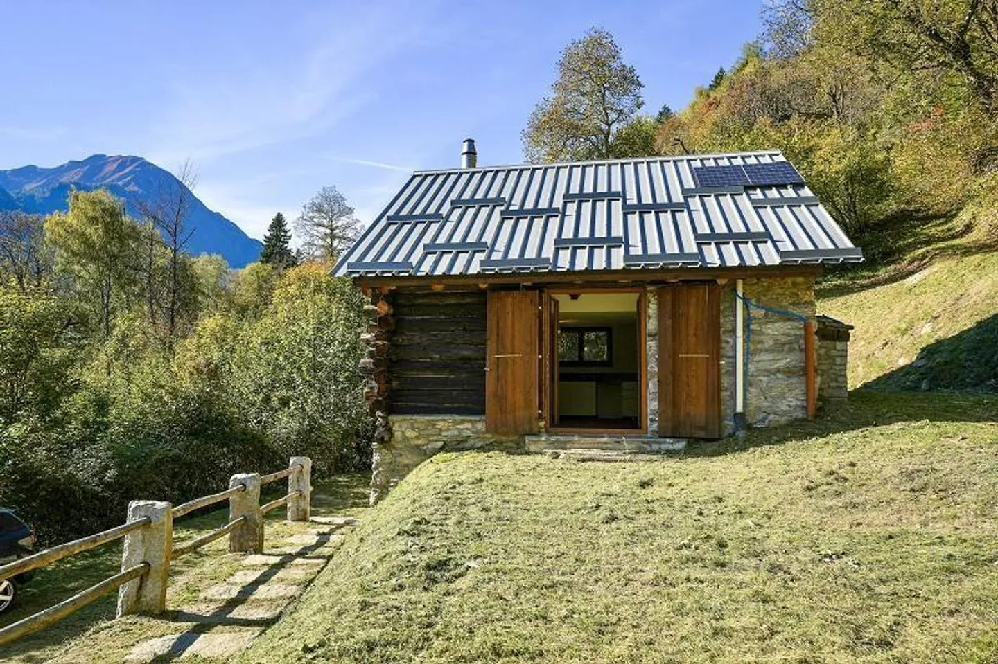 3 1/2-Room Rustic in a Secluded Location, Very Quiet, Sunny with Great ... - Photo 1 of 26