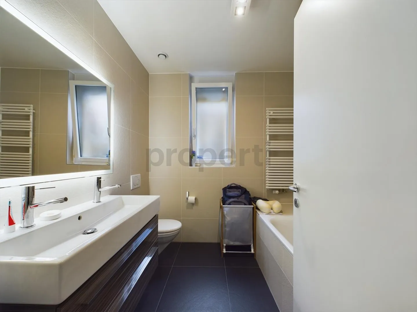 Comfort, modernity and nature: family apartment with garden - Photo 9 of 12