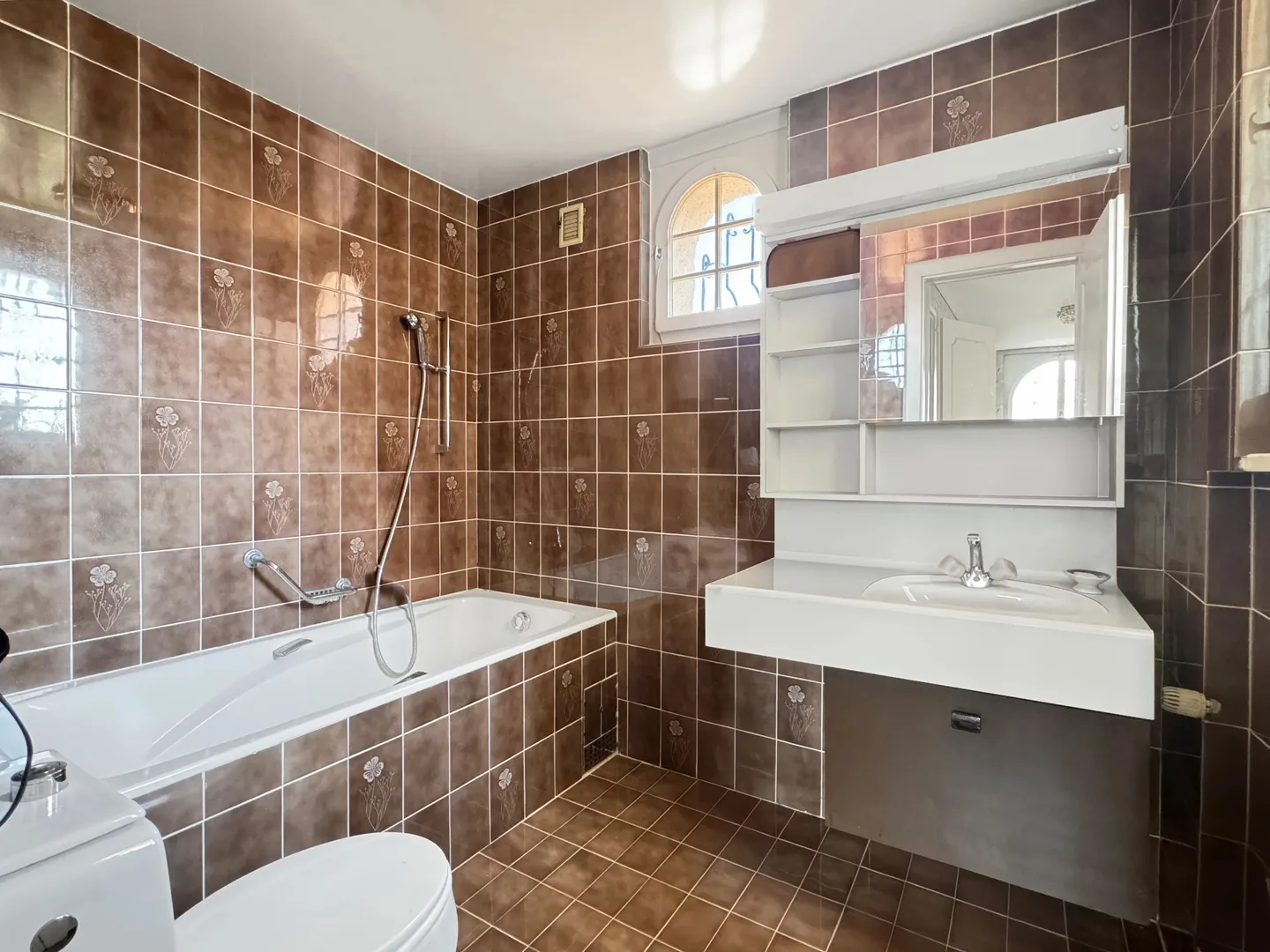Geräumiges Familienhaus mit Garten - Foto 6 von 11