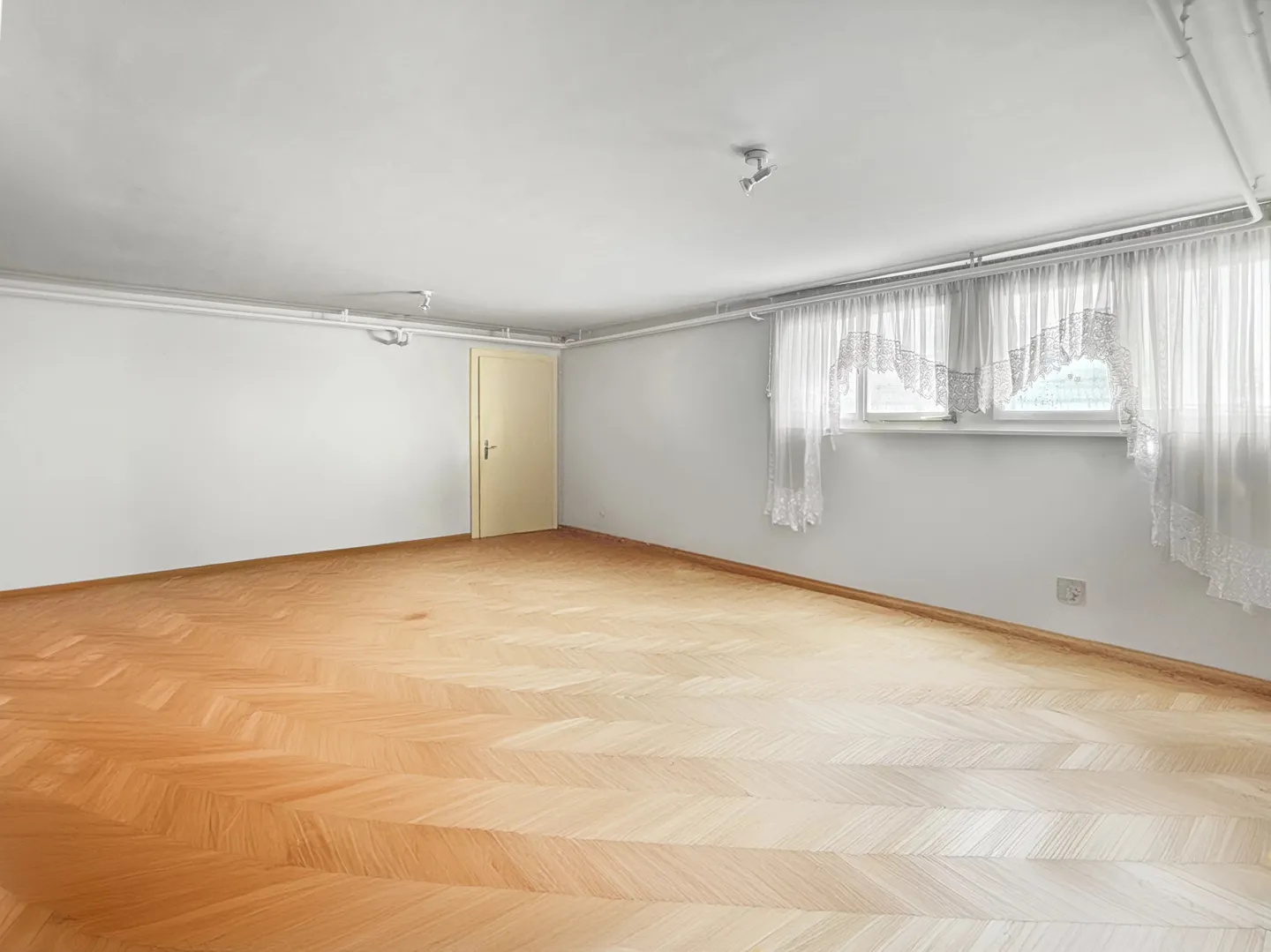 Geräumiges Familienhaus mit Garten - Foto 7 von 11
