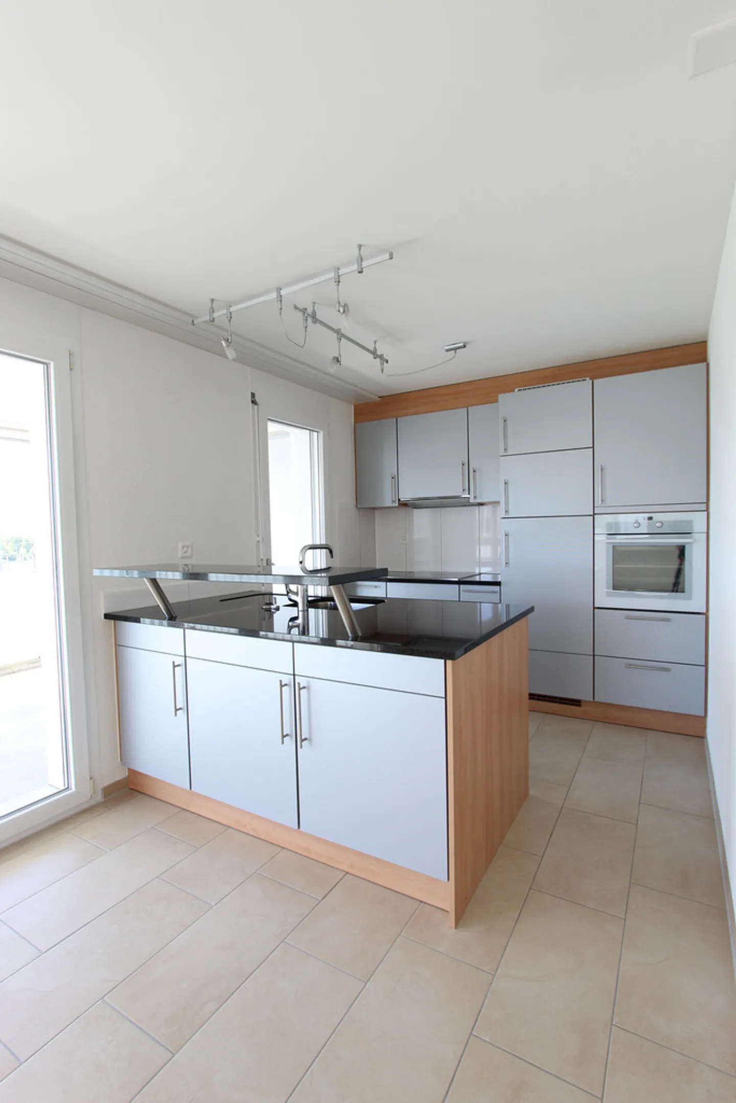 Appartamento attraente di 2,5 locali con grande balcone, disponibile immediatamente - Foto 2 di 6