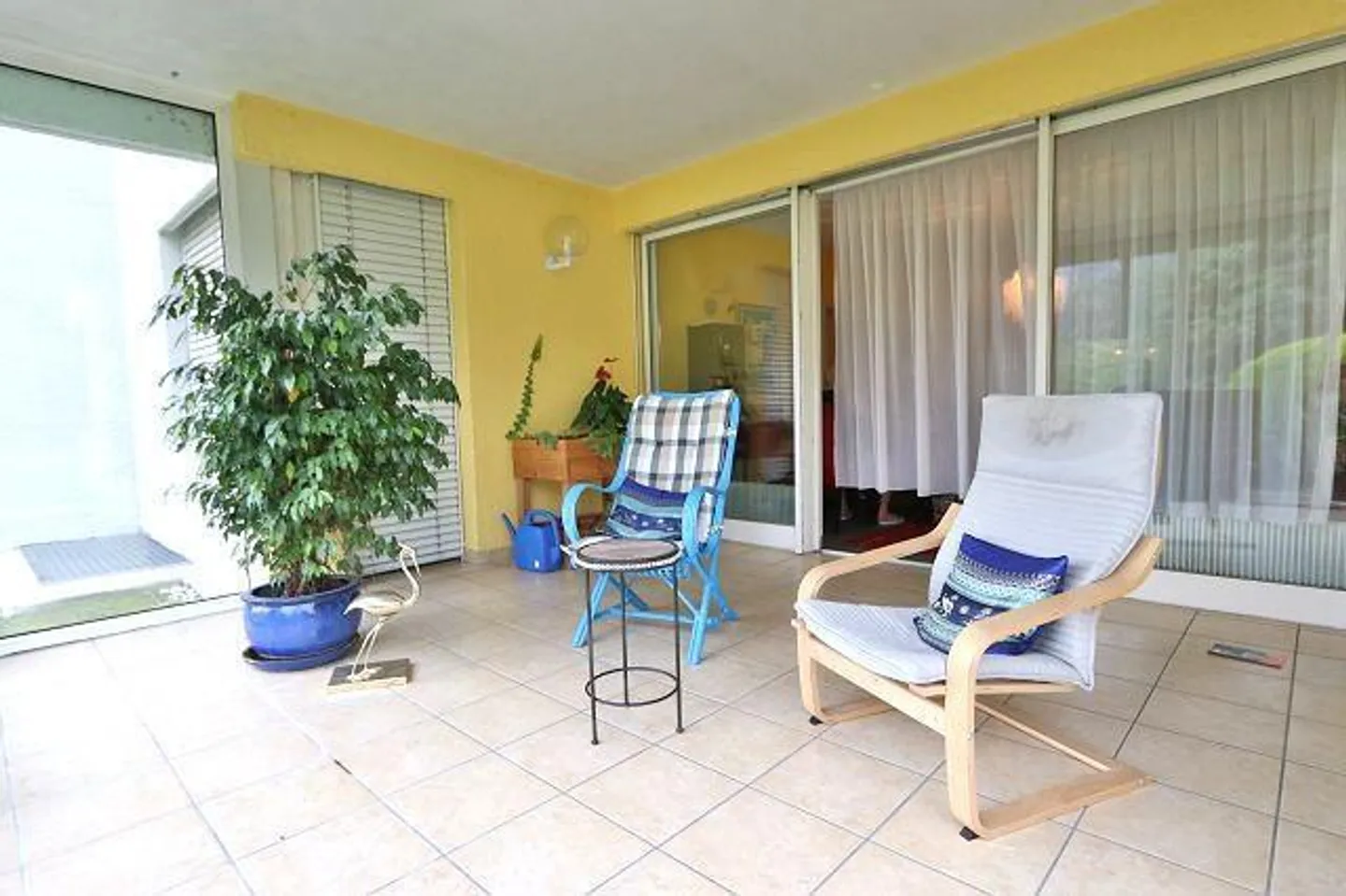 large 4 1/2-room garden apartment with a view - Photo 6 of 13