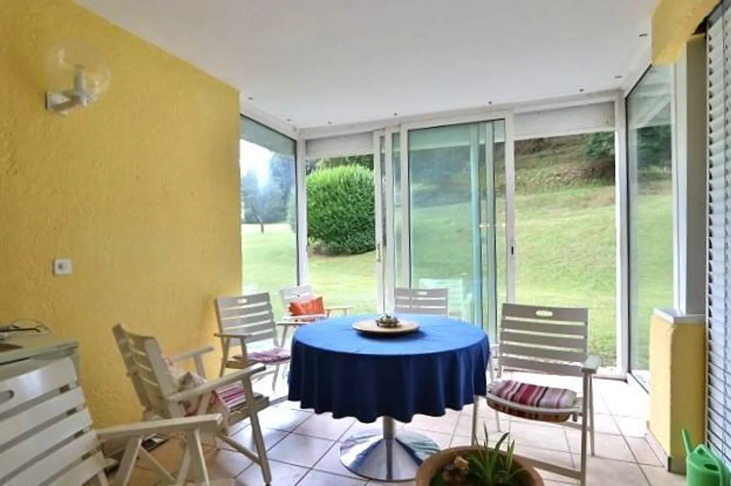 large 4 1/2-room garden apartment with a view - Photo 7 of 13