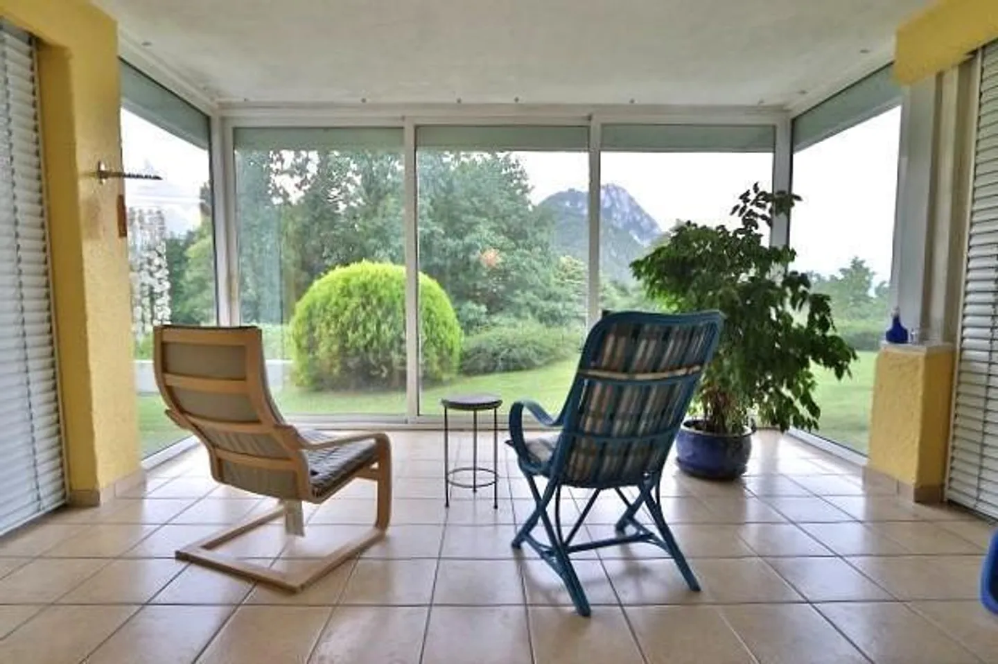 large 4 1/2-room garden apartment with a view - Photo 5 of 13