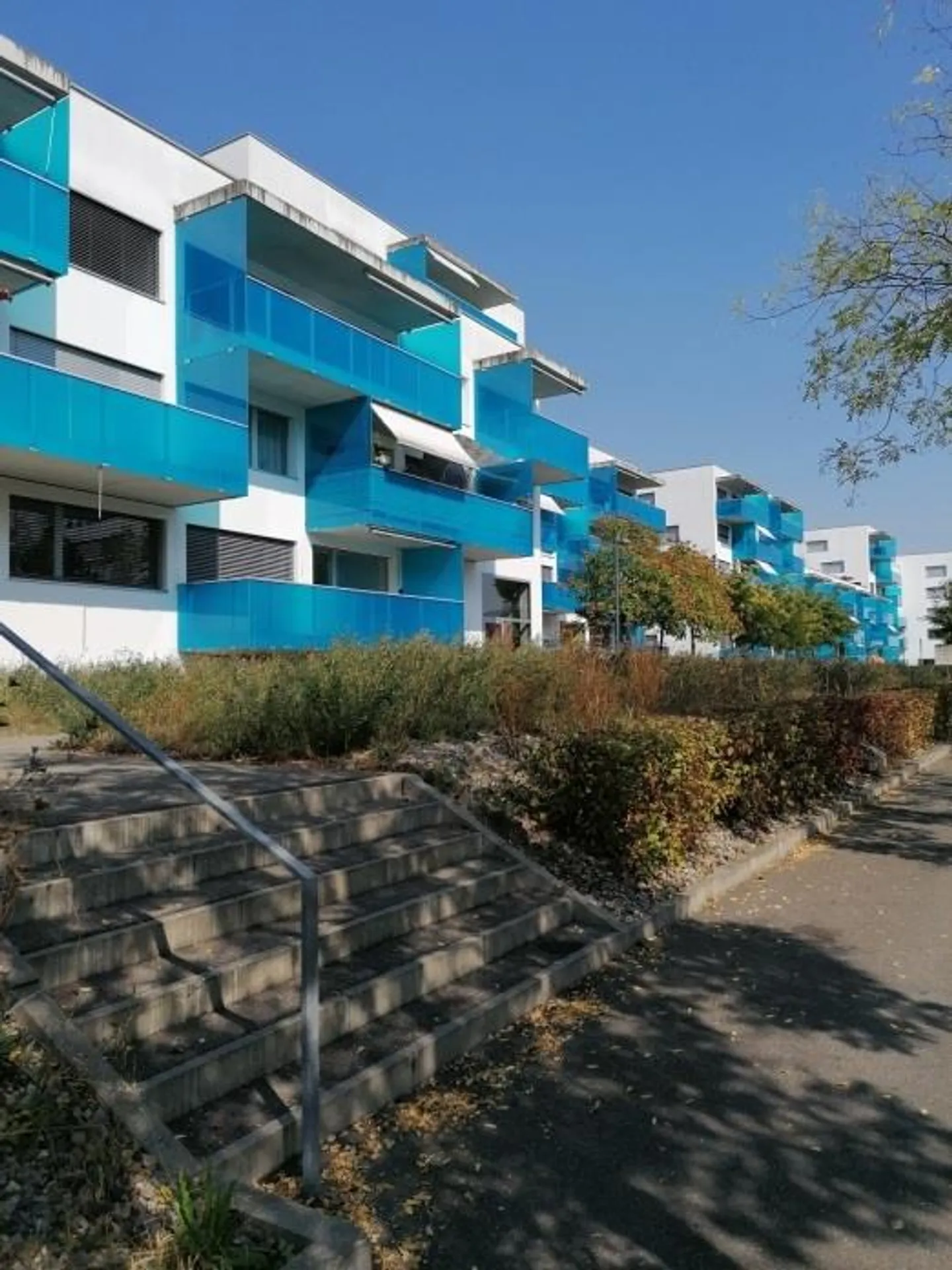 Appartement moderne de 3,5 pièces dans un emplacement central - Photo 1 sur 8