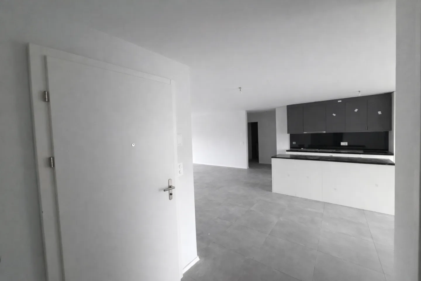 Modern 5.5 Room Apartment - Photo 1 of 14