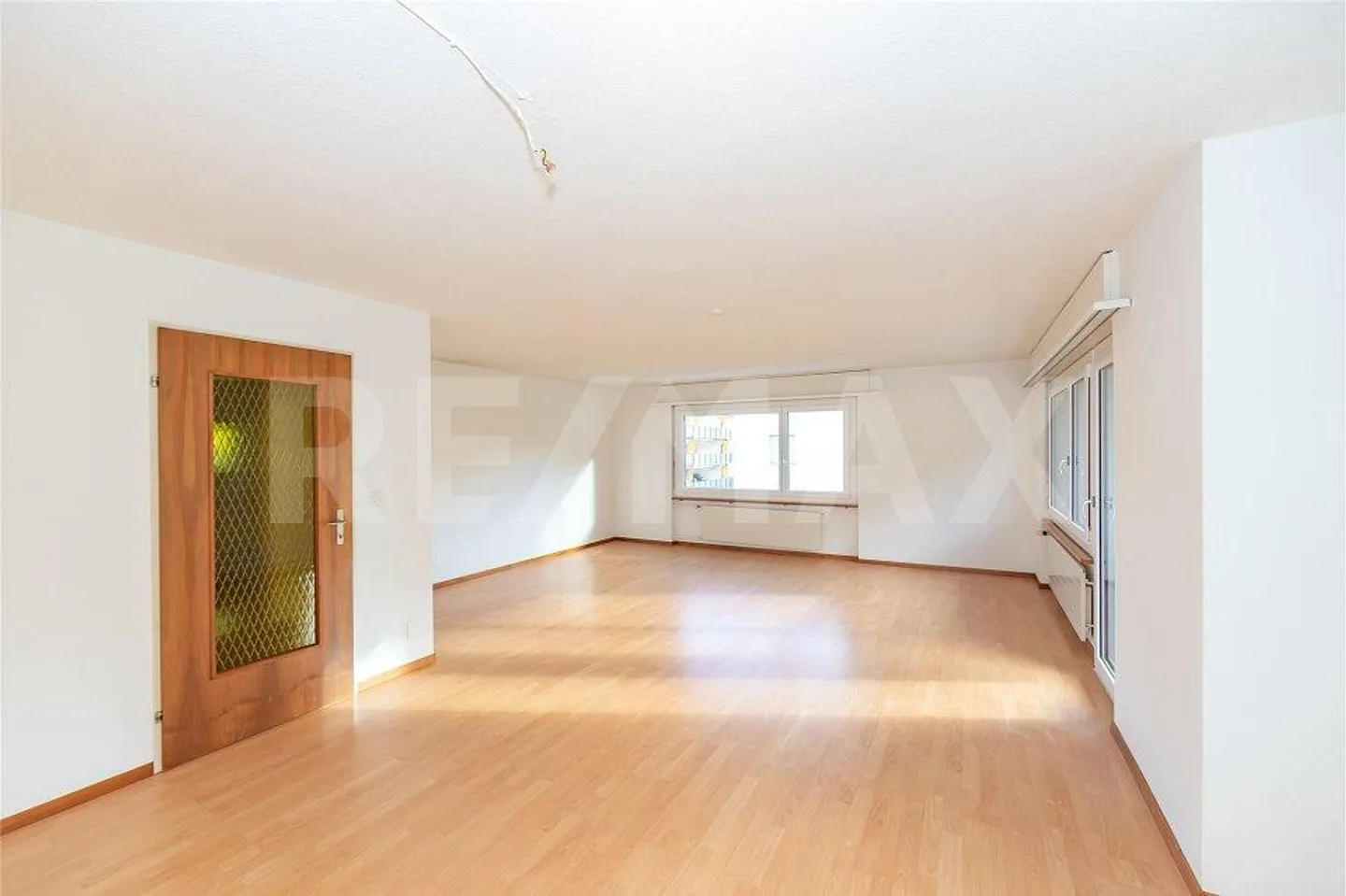 Centrally Located 6.5-Room Apartment with Large Terrace and Two Balconies - Photo 2 of 13