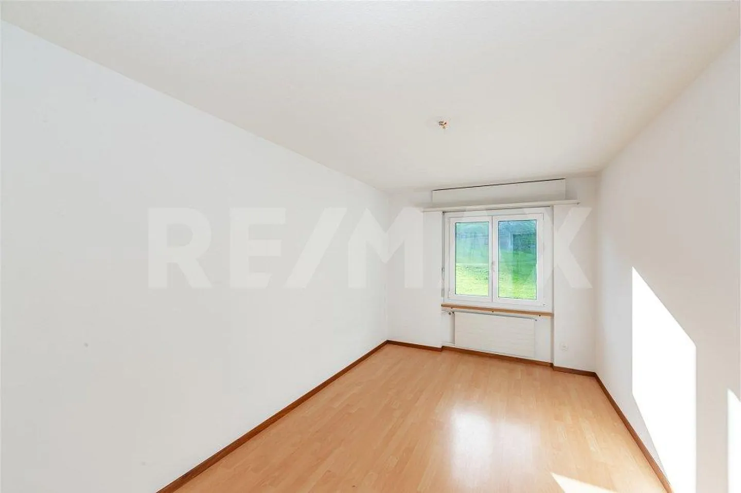 Centrally Located 6.5-Room Apartment with Large Terrace and Two Balconies - Photo 8 of 13