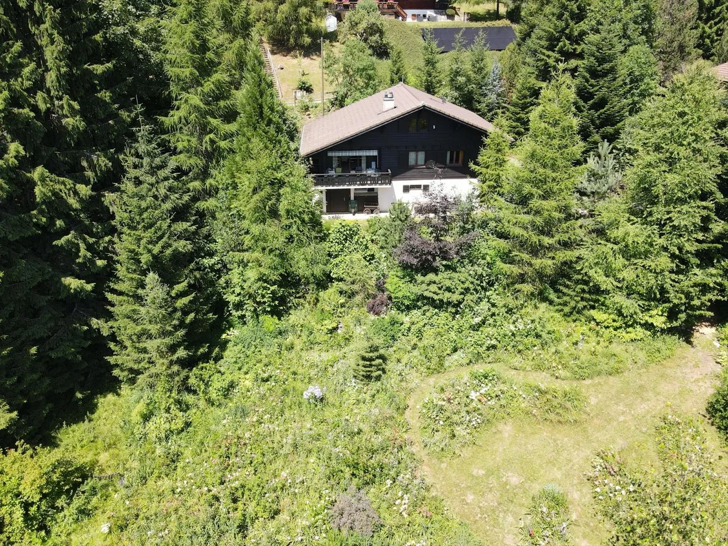Chalet familiare spazioso con grande appezzamento e ottimo potenziale - Foto 7 di 8