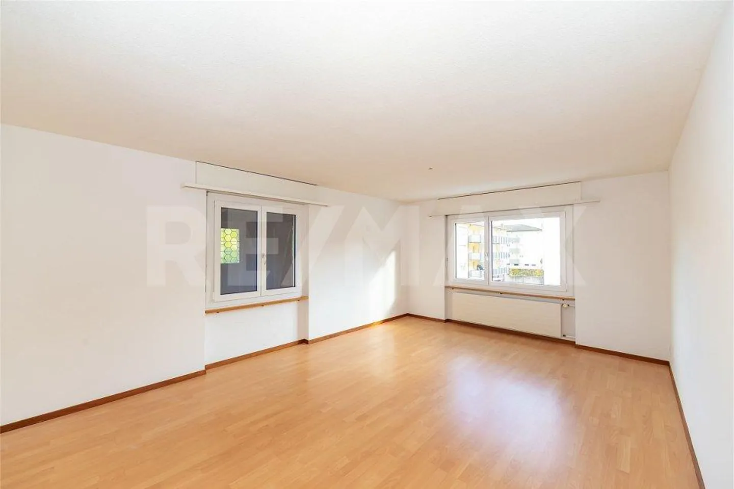Centrally Located 6.5-Room Apartment with Large Terrace and Two Balconies - Photo 5 of 13