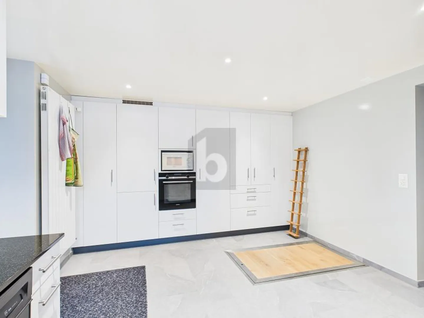 Charming Triplex with Garden - Photo 2 of 6