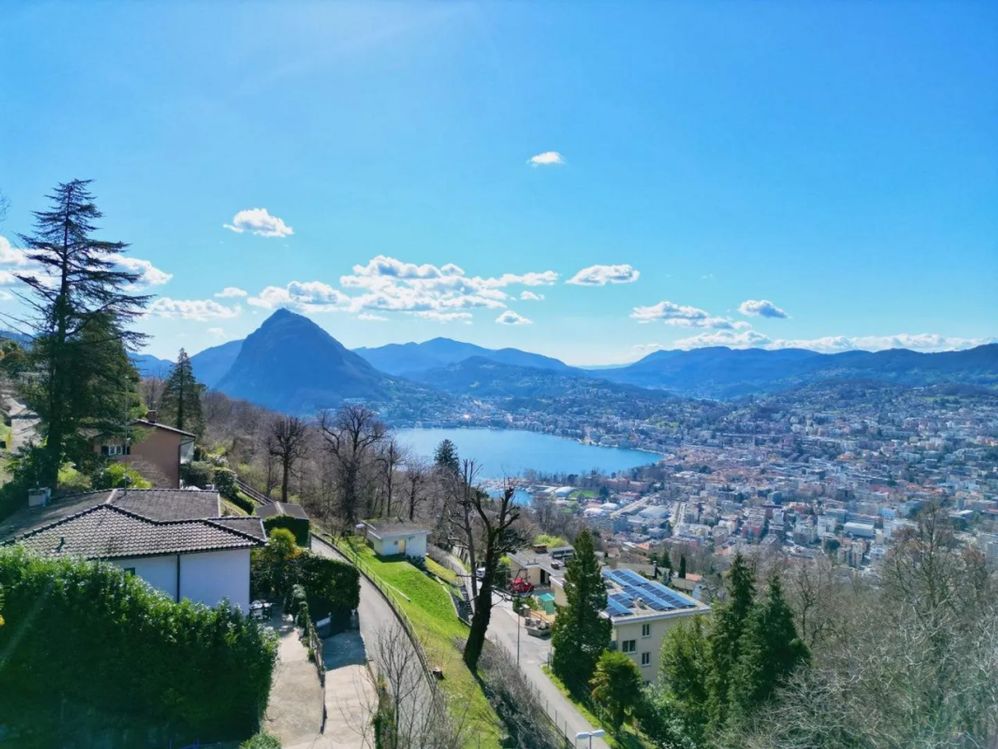 Villa Panoramique à Rénovation à Aldesago - Monte Brè, Lugano - Photo 1 sur 6