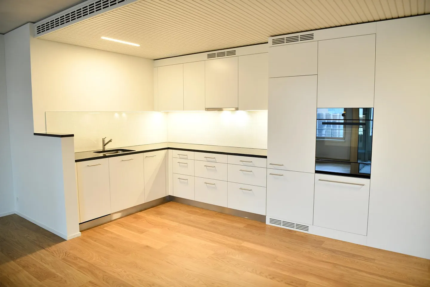 2.5 Room Apartment in High-Rise - Photo 1 of 15