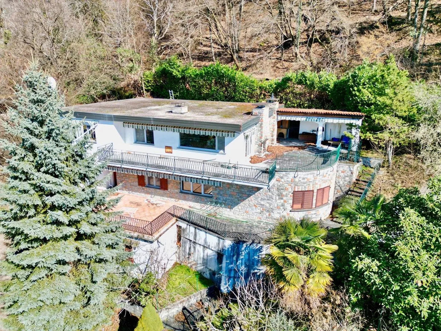 Villa Panoramique à Rénovation à Aldesago - Monte Brè, Lugano - Photo 3 sur 6
