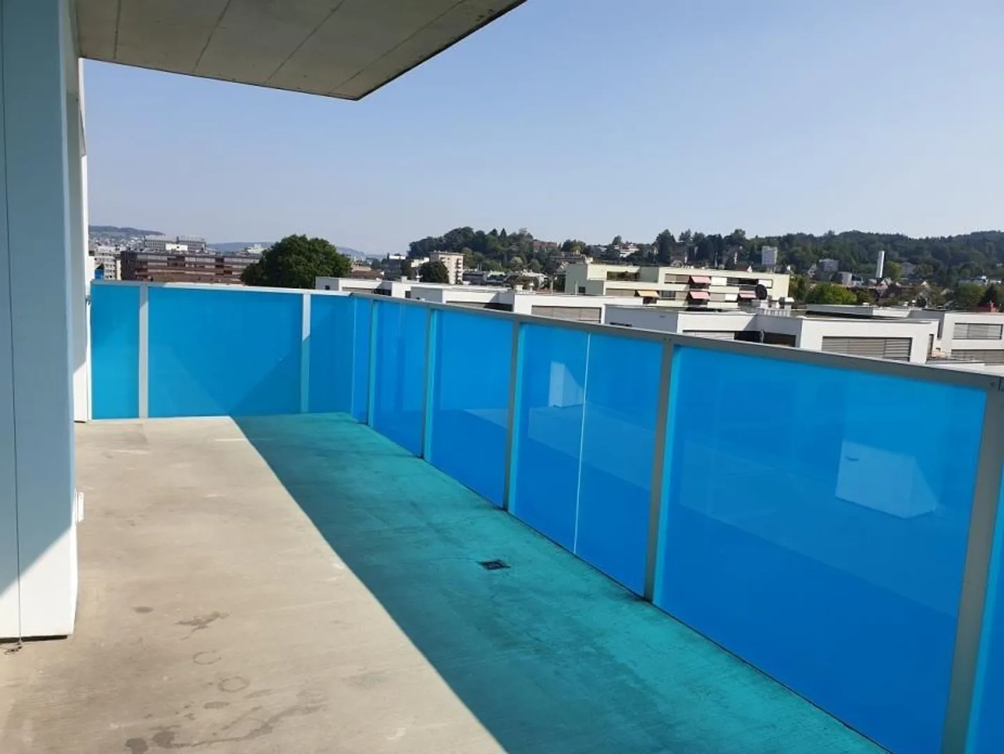 Appartement moderne de 3,5 pièces dans un emplacement central - Photo 8 sur 8