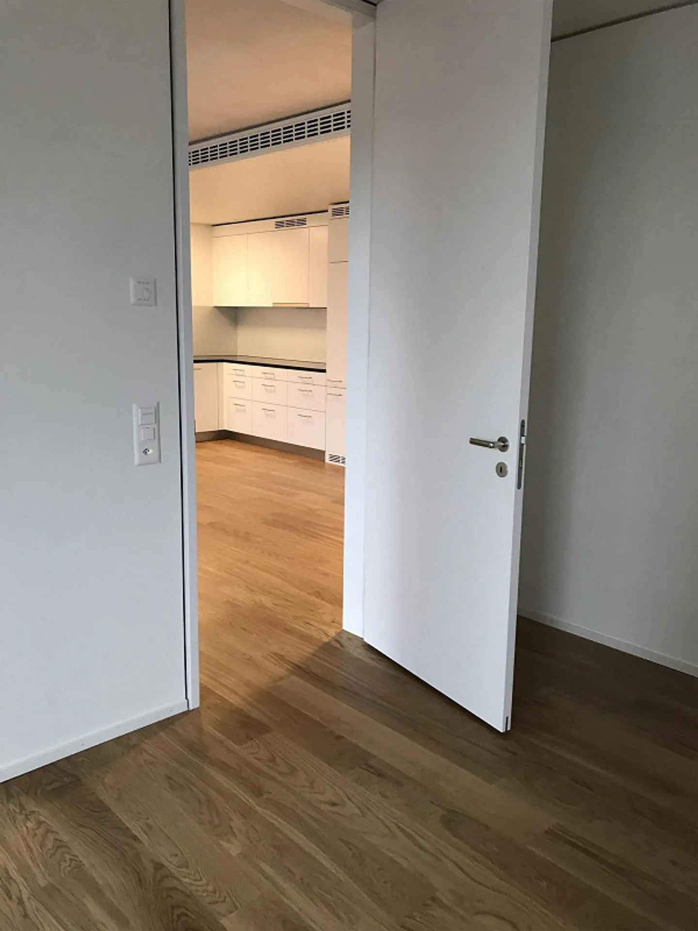 2.5 Room Apartment in High-Rise - Photo 8 of 15