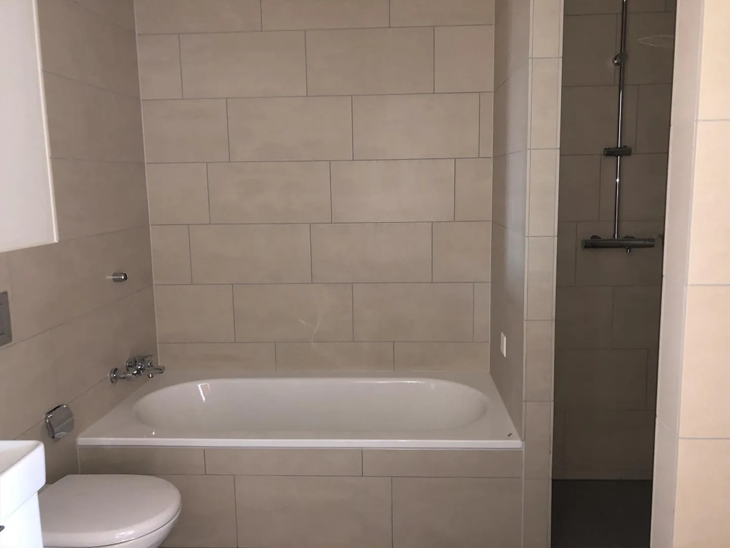 2.5 Room Apartment in High-Rise - Photo 9 of 15