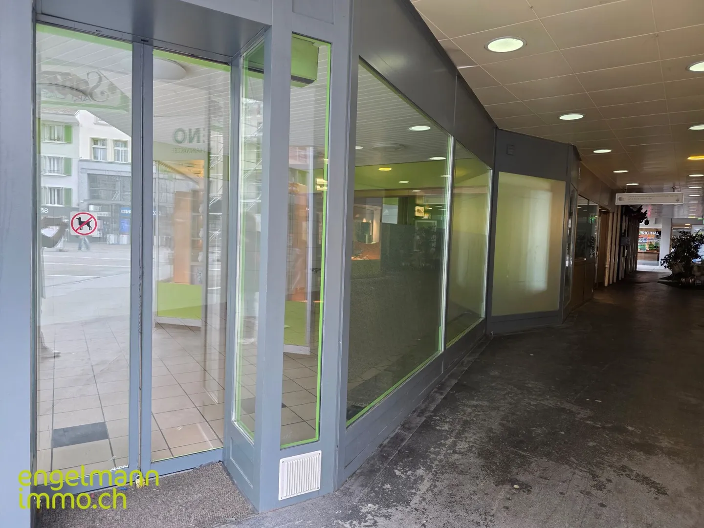 Spazio Commerciale a Biel - Foto 2 di 8
