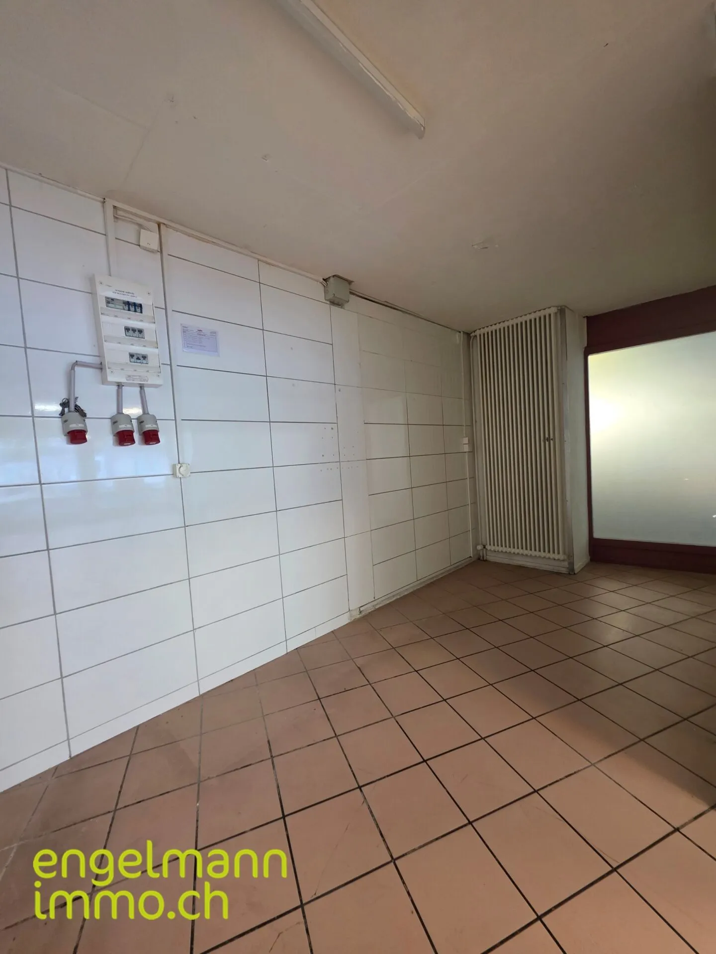 Spazio Commerciale a Biel - Foto 6 di 8