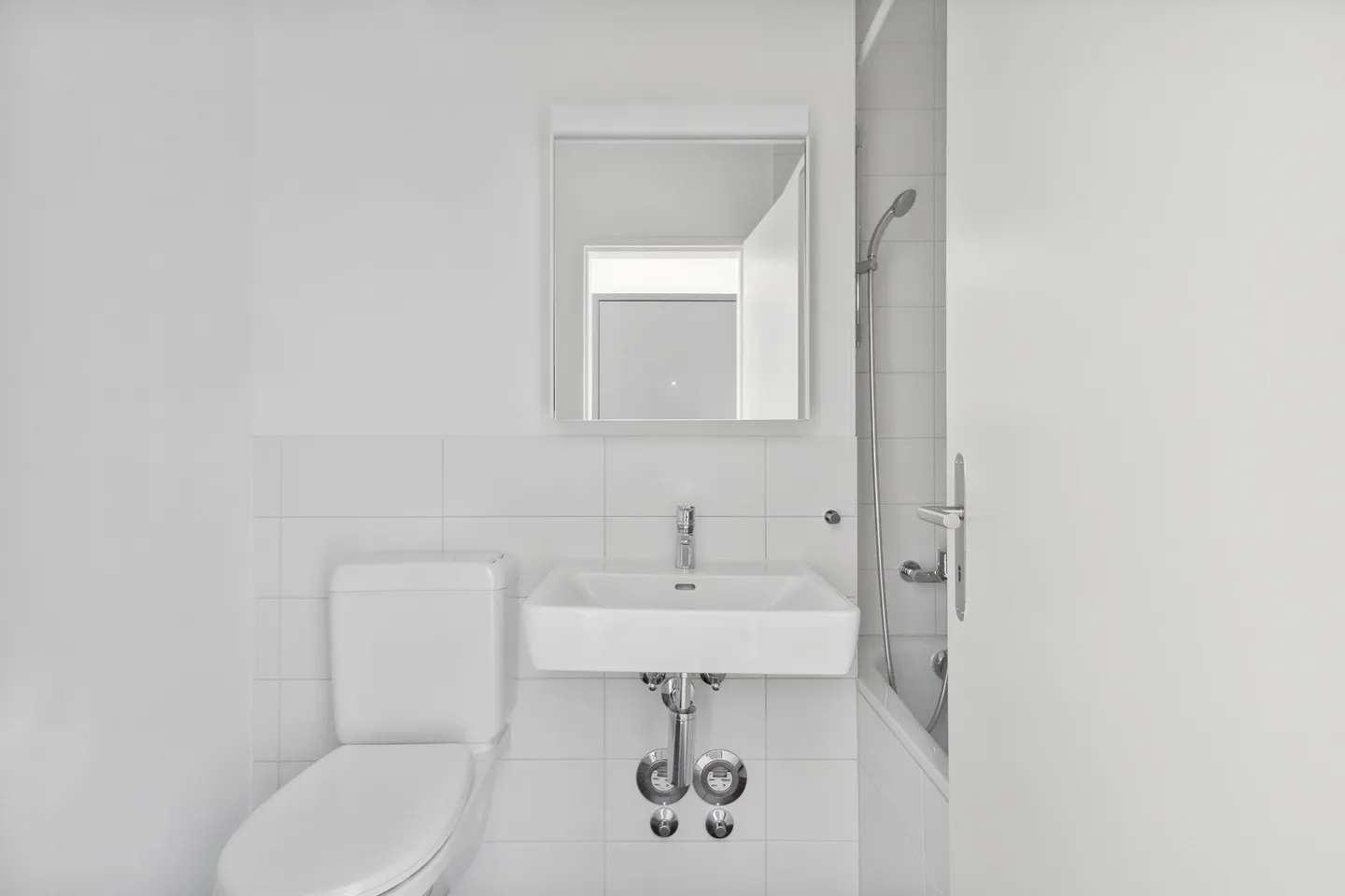 Monolocale moderno in posizione centrale - Foto 2 di 5